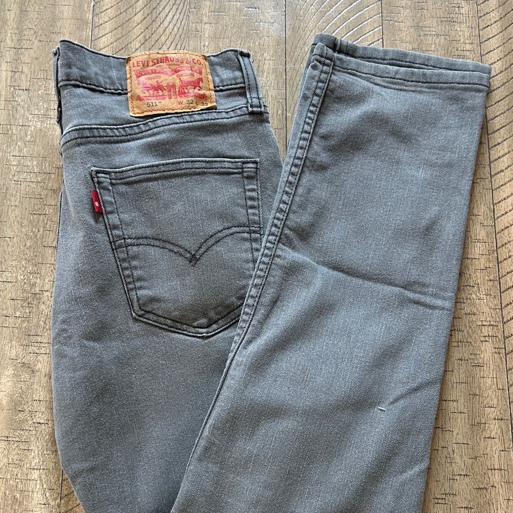 Levi's Men's Charcoal Gray Slim Jeans 👖 5 pockets for your gear ⚙️ stretch!